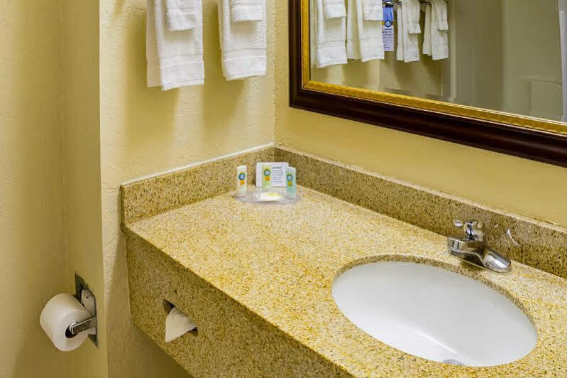 Quality Inn & Suites מיראמר ביץ' מראה חיצוני תמונה