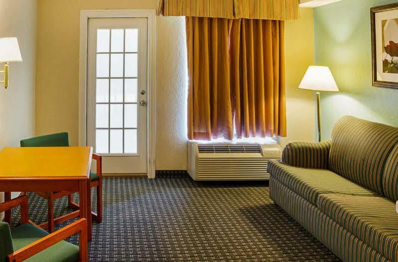 Quality Inn & Suites מיראמר ביץ' מראה חיצוני תמונה